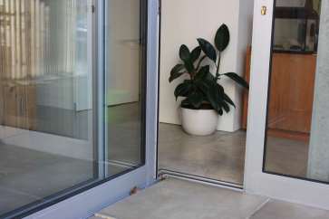 Jack corner sliding door